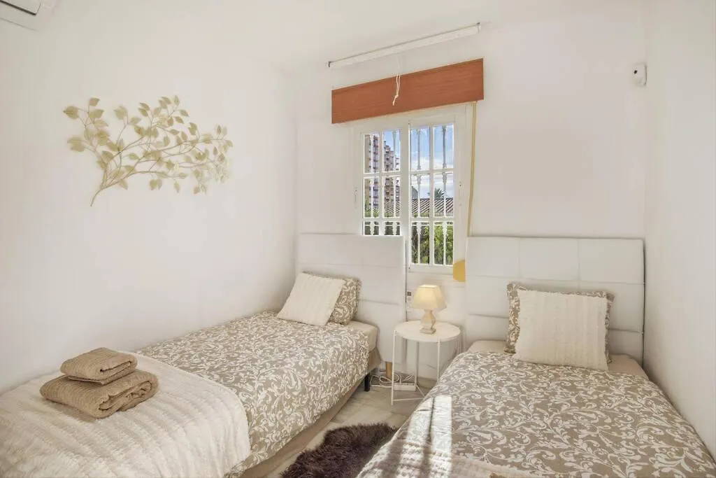 Villa Marina Benalmadena - 5 Min Walk To The Beach, Heated Pool, Spa, 5 Bedrooms